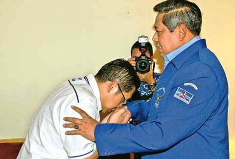 Demokrat `Gempa Bumi`: Kekuasaan Anas Dipreteli SBY